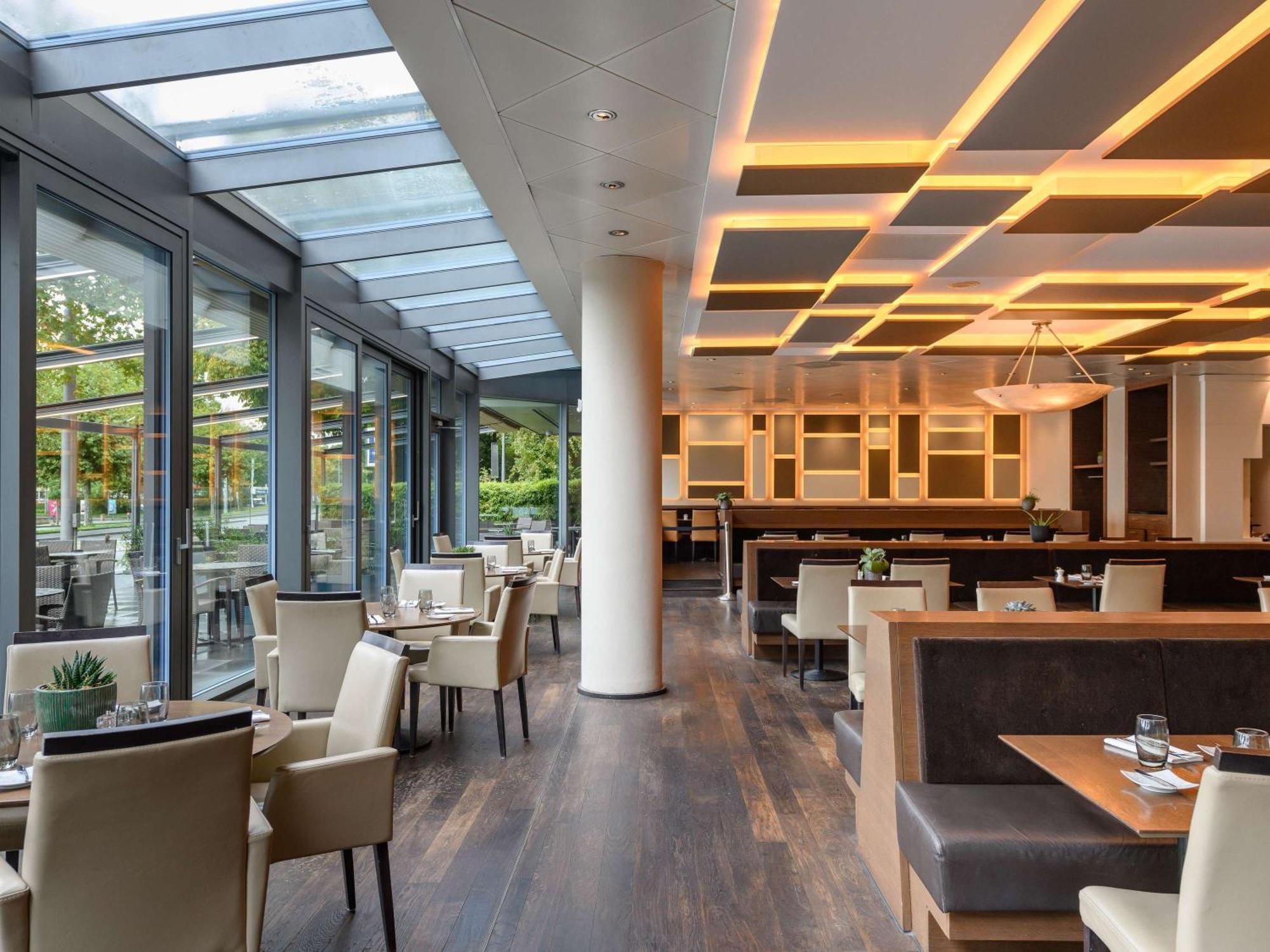 Moevenpick Hotel Losanna Esterno foto